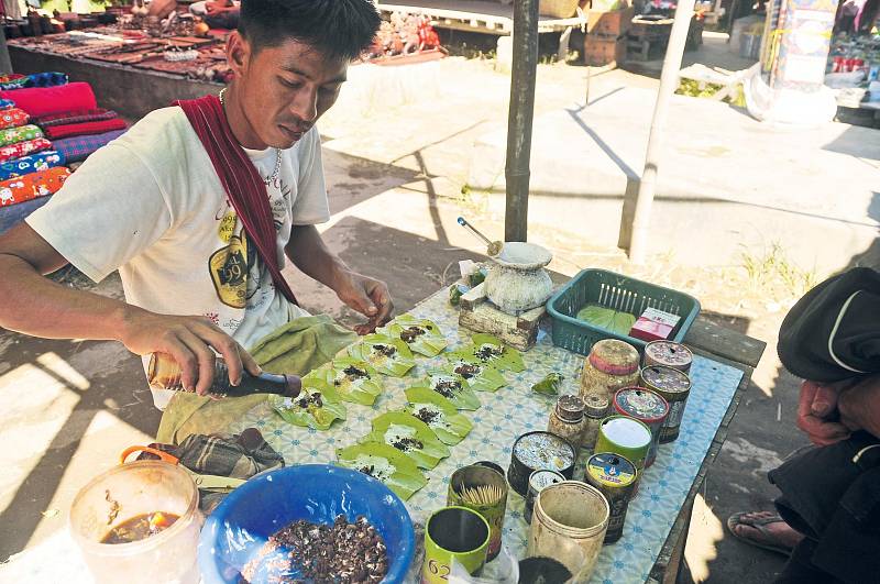 Na trhu v Myanmaru koupíte řadu různých druhů kratomu. A v tom je problém – nikdy nevíte, jak který zapůsobí právě na vás.