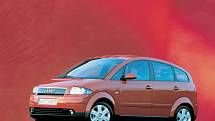 Za takové peníze však Audi A2 nenabízí nic, co by nedokázal Volkswagen Polo. Tedy kromě toho, že bylo velmi lehké. Hliníkové Audi A2 bylo o 40 procent nižší, než srovnatelné vozy vyrobené za použití oceli.