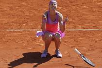 Pocit štěstí a úlevy. Lucie Šafářová postoupila do finále French Open.