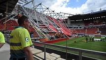 Na fotbalovém stadionu FC Twente v Nizozemsku  se zřítila střecha.