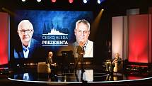 Prezidentští kandidáti Miloš Zeman (vpravo) a Jiří Drahoš se setkali 23. ledna v Praze k první televizní debatě před druhým kolem prezidentských voleb.