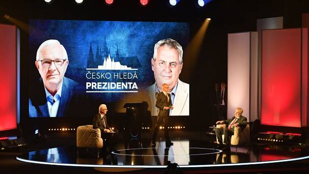 Prezidentští kandidáti Miloš Zeman (vpravo) a Jiří Drahoš se setkali 23. ledna v Praze k první televizní debatě před druhým kolem prezidentských voleb.