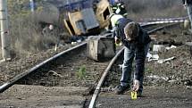 Smrtí muže skončila sobotní dopolední srážka nákladního automobilu s rychlíkem na železničním přejezdu za Kolínem nedaleko písníku Sandberk. Nehodu nepřežil sedmačtyřicetiletý šofér náklaďáku naloženého hlínou.
