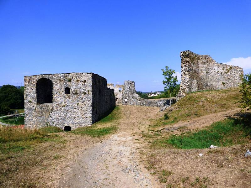 Nádvoří hradu Borotín