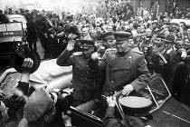 V květnu 1945 vítali Koněva v Praze tisíce nadšených občanů oslavujících konec války. Sovětská tajná služba však už v té době začala vyhledávat a odvlékat československé občany, někdejší ruské emigranty