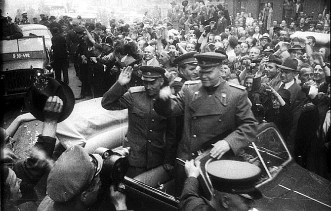 V květnu 1945 vítali Koněva v Praze tisíce nadšených občanů oslavujících konec války. Sovětská tajná služba však už v té době začala vyhledávat a odvlékat československé občany, někdejší ruské emigranty