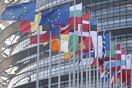 Vlajky EU před Evropským parlamentem