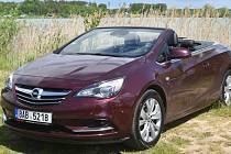 Opel Cascada se hodí třeba na výjižďky k vodě.