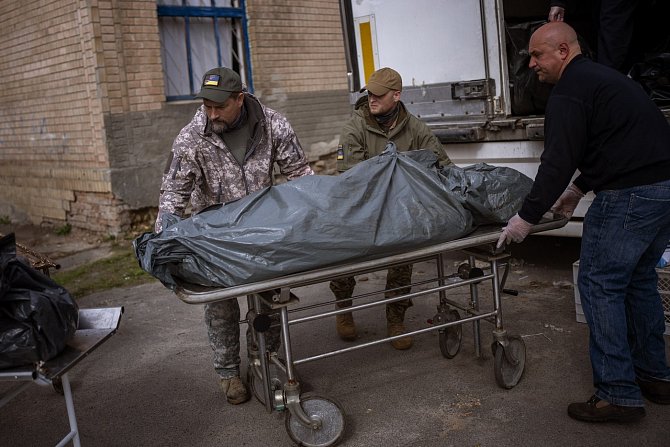 Sběrači těl na Ukrajině neřeší, jakou uniformu vojáci před smrtí nosili. Každý mrtvý má podle nich svá práva, říkají. Ilustrační foto