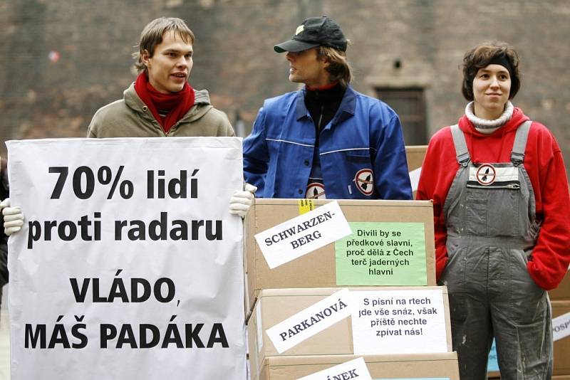 Aktivisté připomínali, že s radarem nesouhlasí 70% obyvatel.