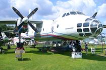 AN-30. Antonov AN-30 v Air Parku ve Zruči je českým unikátem. Jde o letoun, který ze svých služeb vyřadila armáda