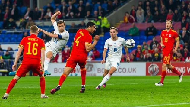 Gólová střela českého kapitána Tomáše Součka v utkání proti Walesu.