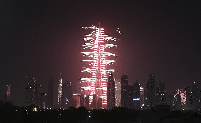 Oslavy příchodu nového roku v Dubaji.
