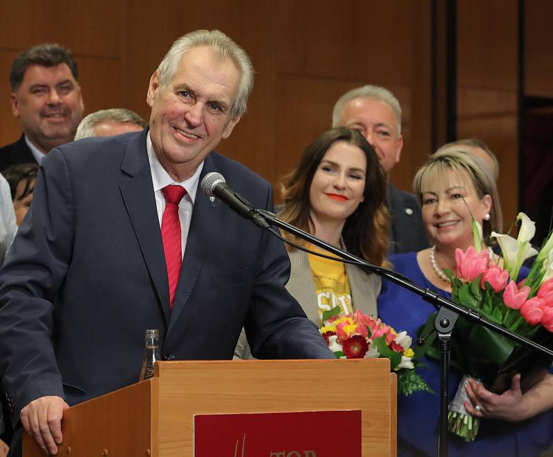 Štáb prezidenta Miloše Zemana v Top hotelu Praha. Prezident Miloš Zeman obhájil.