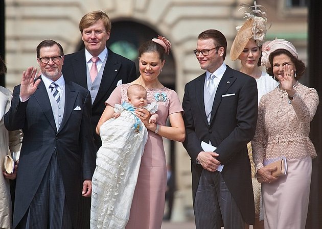 Švédská korunní princezna Viktorie se svým prvorozeným dítětem - dcerou Estelle, která po ní jednou zdědí švédský trůn.