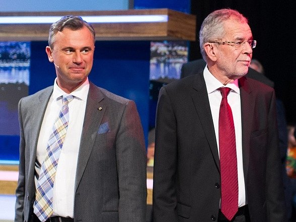 Rakouská televize zvolila před druhým kolem prezidentských voleb nezvyklý formát televizní debaty, když spolu dvojice kandidátů diskutovala bez moderátora. 