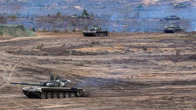 Ruské tanky na cvičení v Bělorusku - Ilustrační foto