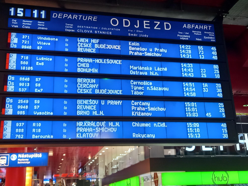 Vlaky nabírají kvůli silnému větru zpoždění (Praha, Hlavní nádraží, 21. října v 15:10 hodin)