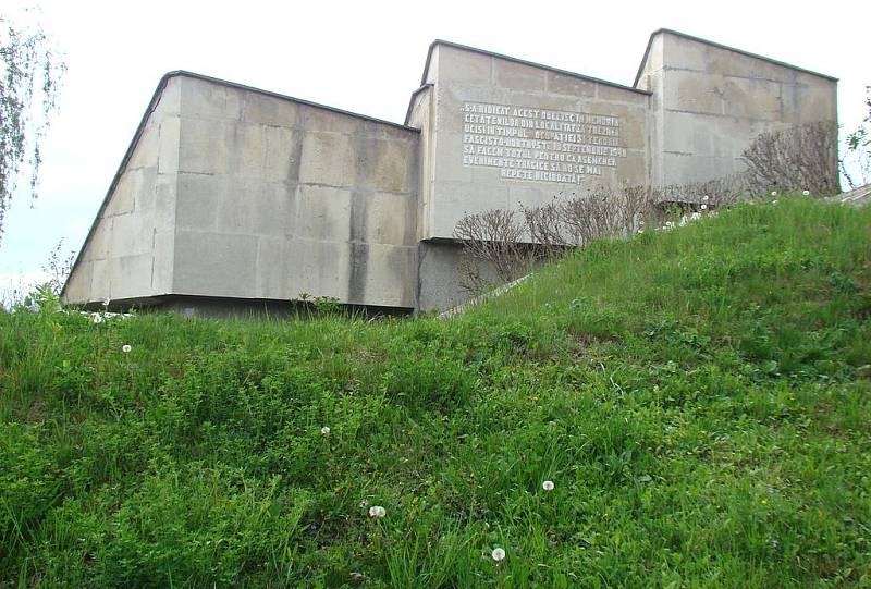 Památník masakru v obci Treznea