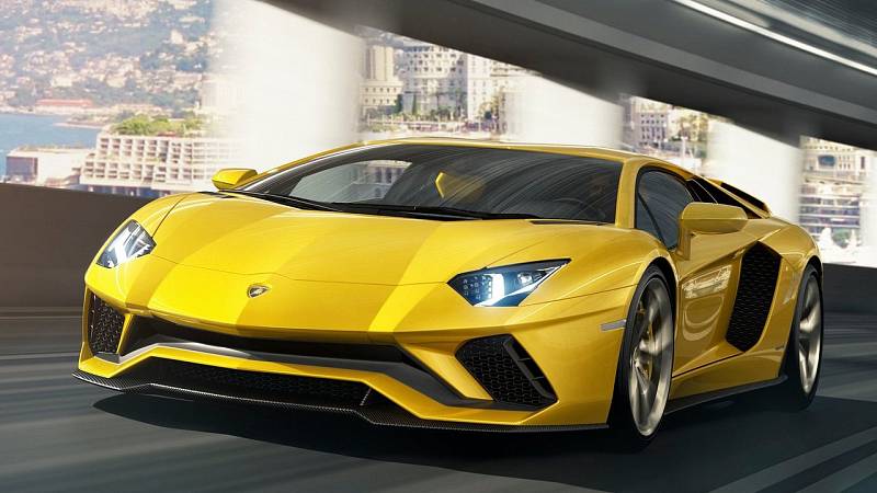 Ještě raději než levnější desetiválec, dopřejí si fotbalisté od Lamborghini dvanáctiválcový Aventador. Ten skončil dokonce druhý.