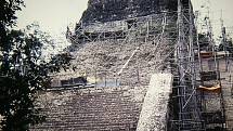 Ruiny nejrozlehlejšího mayského starověkého města Tikal na území dnešní Guatemaly