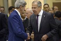 John Kerry a Sergej Lavrov