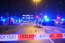 Německá policie na místě střelby v budově svědků Jehovových v Hamburku, 9. března 2023