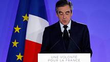 Francois Fillon uznal porážku a řekl, že za dva týdny podpoří Macrona