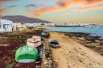 V Caletě del Sebo na ostrově Graciosa žije všech pět set místních obyvatel. Živí je především pronajímání rybářských domků a rybolov.