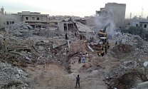 Útok na vesnici Zardana v provincii Idlib. Fotografii pořídili humanitární Bílé přilby