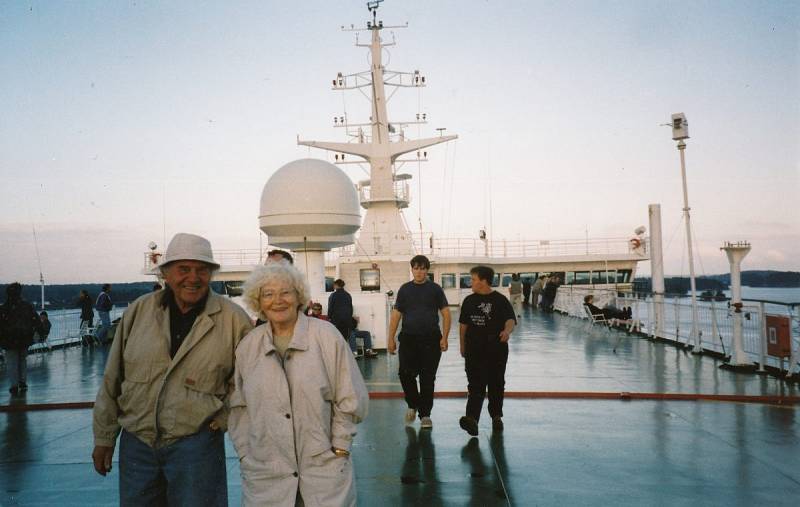 Irina Juřinová s manželem Karlem v Petrohradu v roce 1998. Každý rok přijíždí na oslavy osvobození svého rodného města 27. ledna.