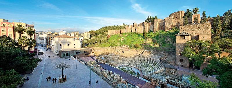 Malaga, druhé největší město španělské Andalusie, ve kterém se narodili legendární malíř Pablo Picasso a filmová hvězda Antonio Banderas, nabízí všechny možné druhy zážitků a celoročně příjemné počasí.