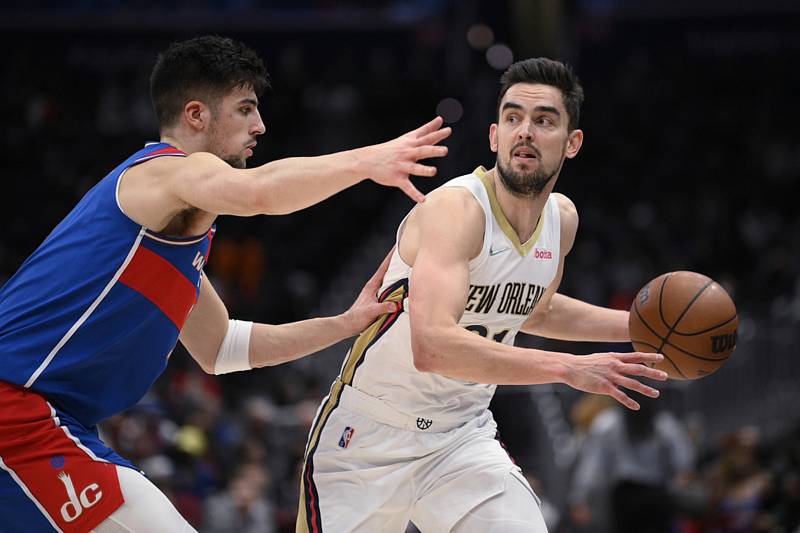 Basketbalista Tomáš Satoranský v dresu New Orleans.