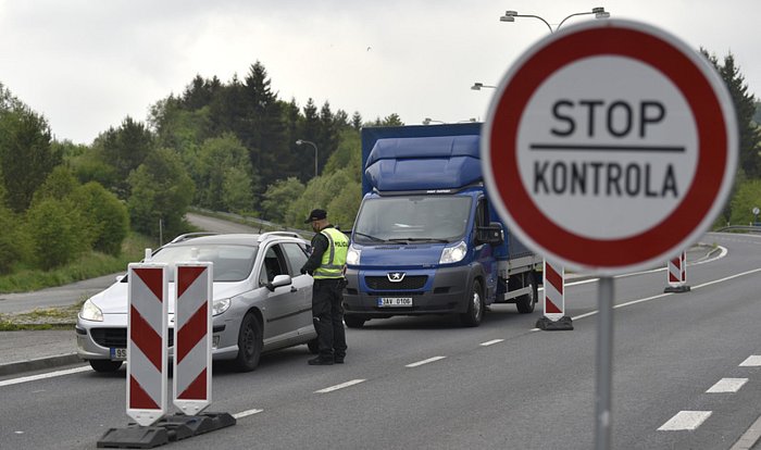 Slovenská policie kontroluje na hraničním přechodu Střelná - Lysá pod Makytou na Vsetínsku řidiče a cestující.