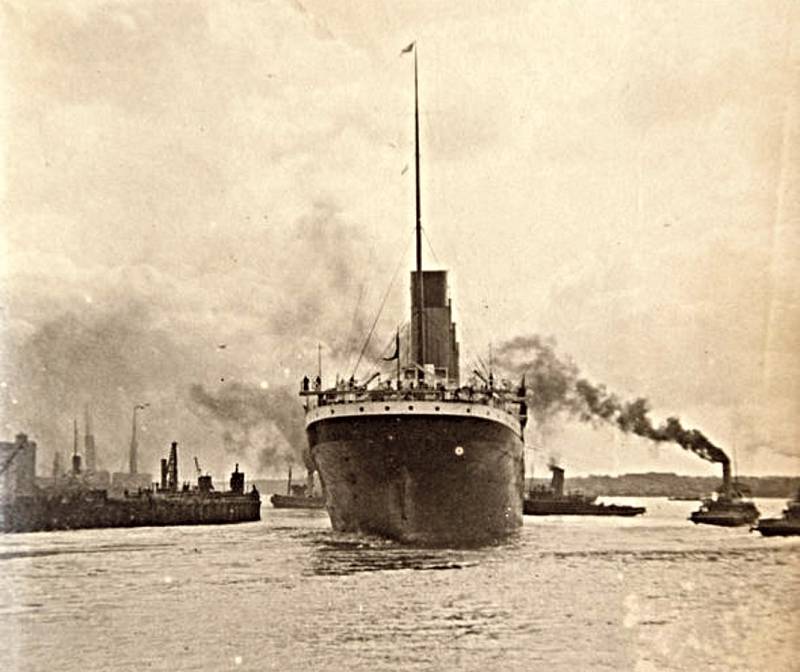 Titanic vyplouvá ze Southamptonu