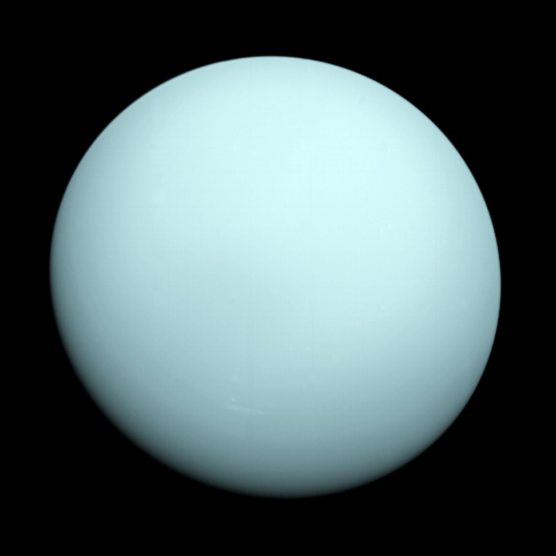 Tento snímek planety Uran pořídila sonda Voyager 2 dne 14. ledna 1986. Modře zakalené zbarvení planety způsobuje metan v její atmosféře, který absorbuje červené vlnové délky světla
