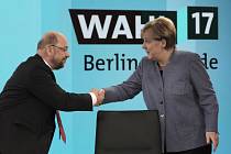 Martin Schulz gratuluje k vítězství Angele Merkelové