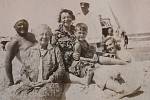Rodiče Františka Lederera s babičkou a bratrem u moře