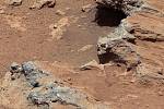 V těchto místech údajně kdysi byla tekoucí voda. Odhalila to sonda Curiosity.