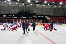 Čeští hokejisté při prvním tréninku v Rize.