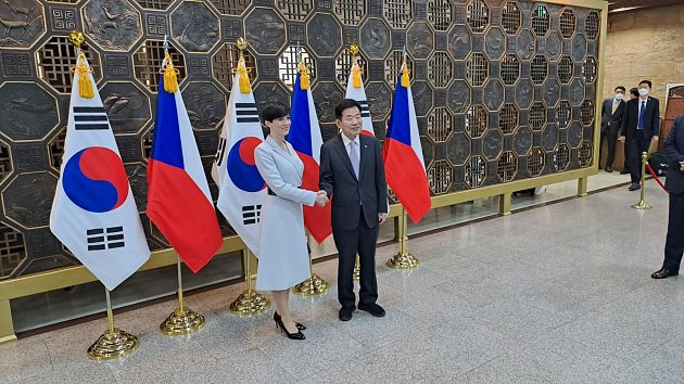 Markéta Pekarová Adamová a šéf jihokorejského parlamentu Kim Jin-pyo