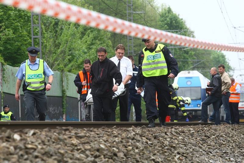 Zpěvačka Iveta Bartošová spáchala v úterý 29. dubna 2014 sebevraždu skokem pod vlak, následkům zranění na místě podlehla.