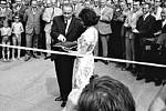 Slavnostní otevření prvního dokončeného úseku D1 z Prahy do Mirošovic. Pásku 12. července 1971 přestřihl náměstek předsedy vlády Čestmír Gregor
