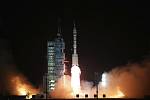 Start čínské vesmírné lodi Šen-čou 15 z kosmodromu v poušti Gobi, 29. listopadu 2022