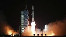 Start čínské vesmírné lodi Šen-čou 15 z kosmodromu v poušti Gobi, 29. listopadu 2022
