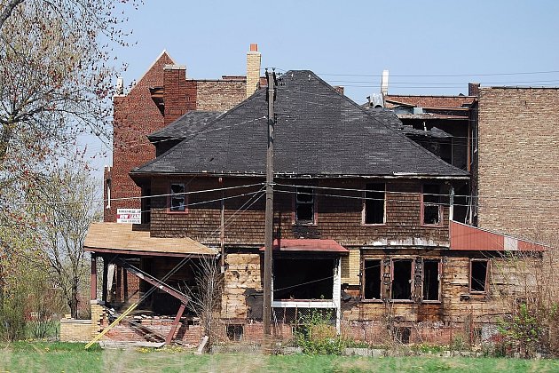 Mnohé domy v Detroitu se už začínají vysloveně rozpadat