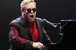 Hudební legenda Elton John vystoupil v O2 areně.