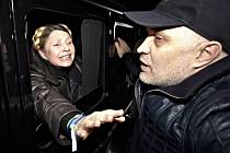  Vůdkyně ukrajinské opozice a bývalá premiérka Julija Tymošenková je konečně na svobodě.
