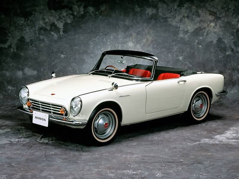 Honda S500 byl vůbec prvním dvoumístným roadsterem japonské automobilky.