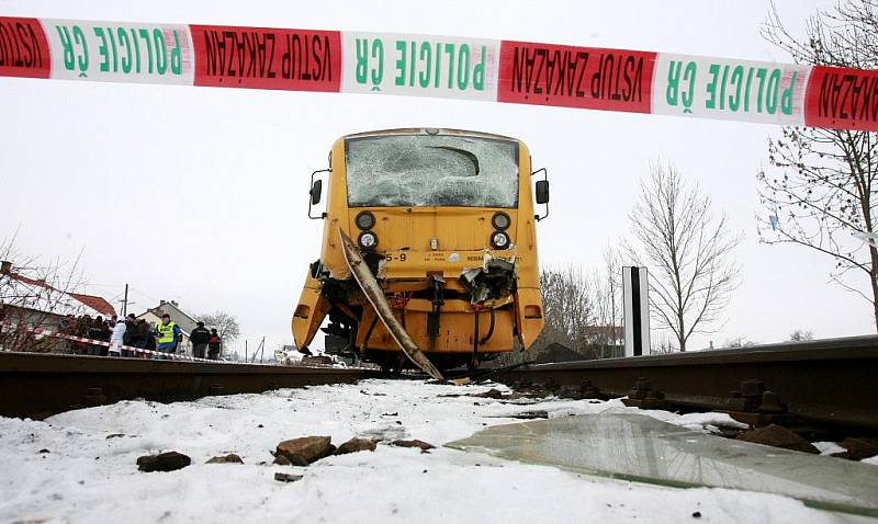 Jeden lidský život a několik zraněných si vyžádala nehoda osobního vlaku s lokomotivou, která prováděla manipulační jízdu v blízkosti železniční stanice ve Vodňanech.